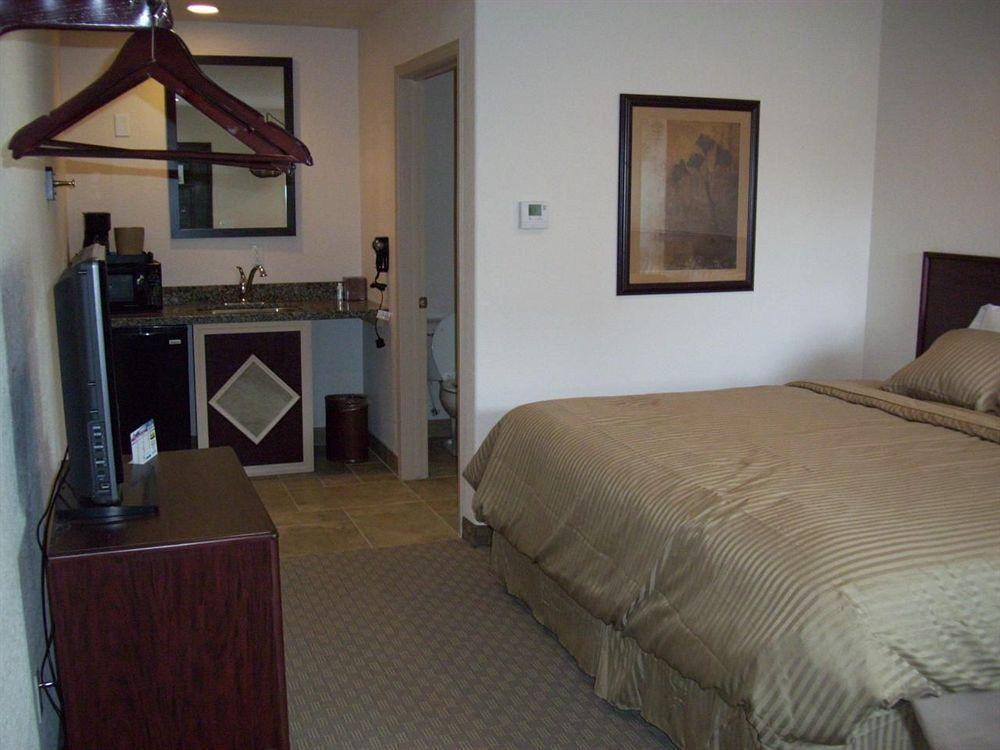Price Pointe Inn Waukesha Zewnętrze zdjęcie